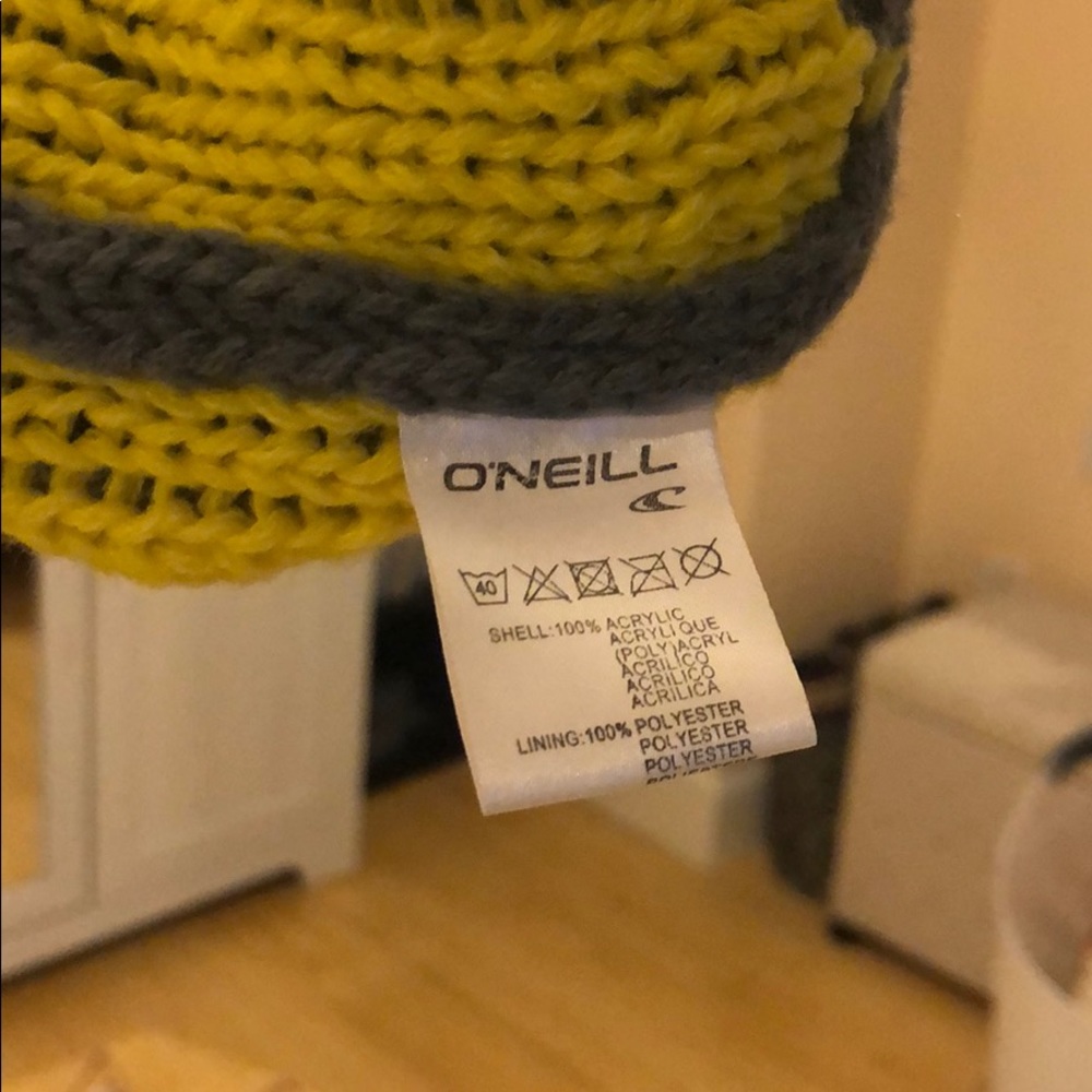 Winter hat - Picture 2 of 2